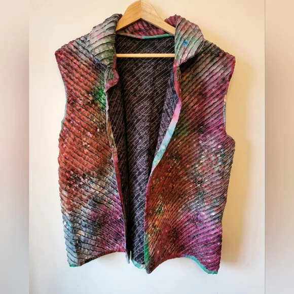 ARTISAN reversible quilted TIE DYE boho open front vest with western hippy vibe - Picture 1 of 7